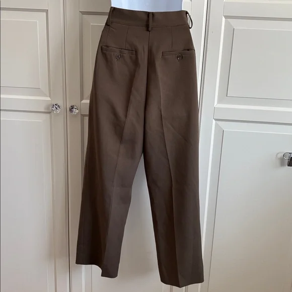 The Frankie Shop
Brown Bea Straight-leg. Size XS L 23" Cropped - Picture 7 of 17
